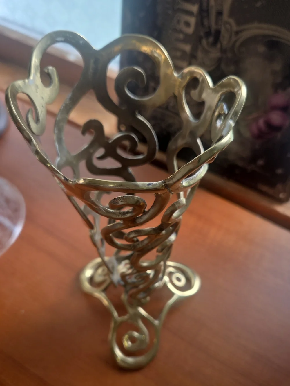 Vintsged 80s ,90s Decorative Crackle Glass Vase with Gold Metal Filigree